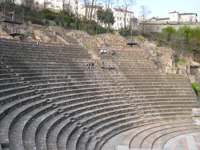  gradins de l'amphithéâtre romain